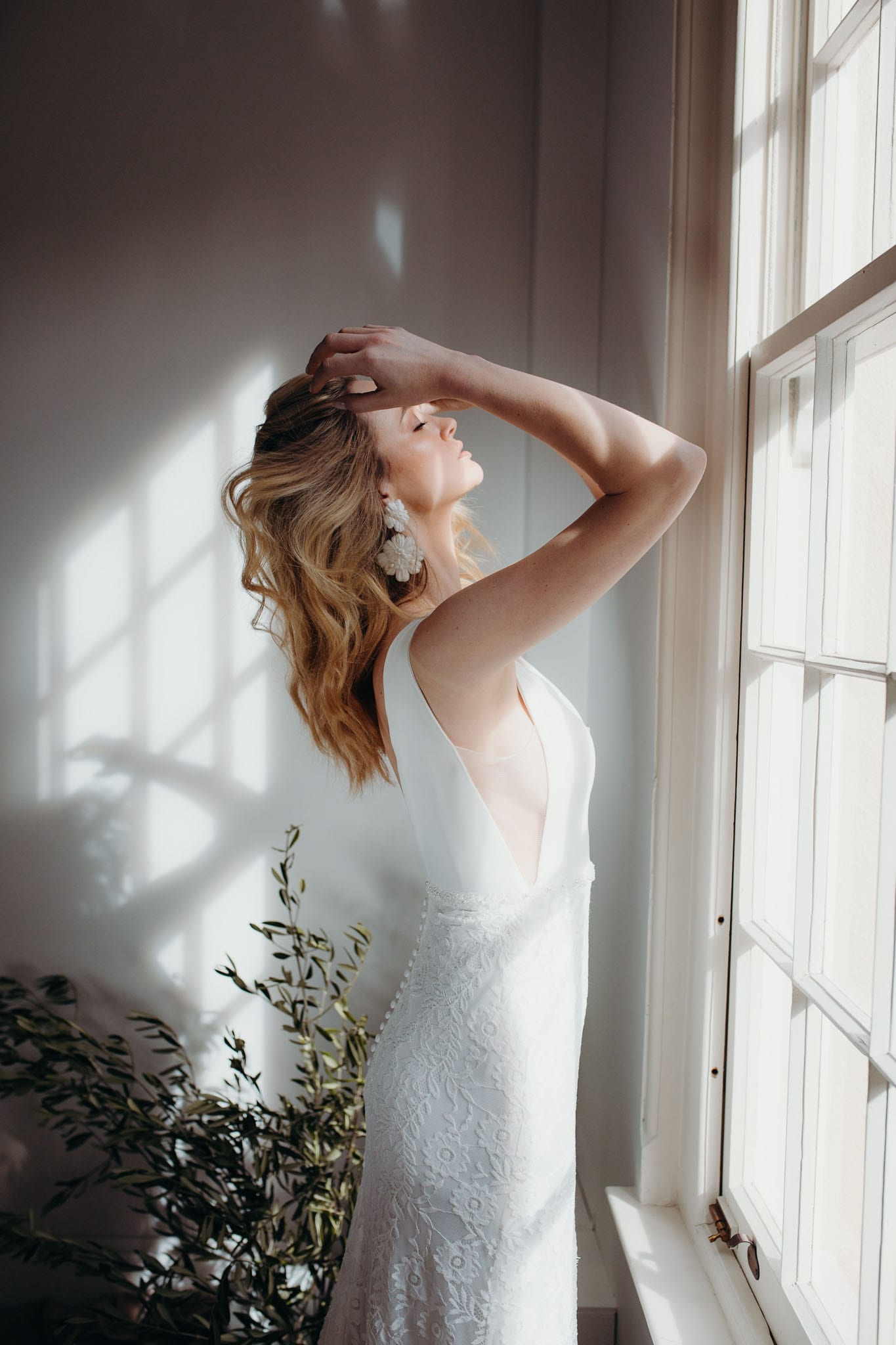 Daisy-Viola Lace-Wedding Dress-Lopdell-Portrait-CCS109583