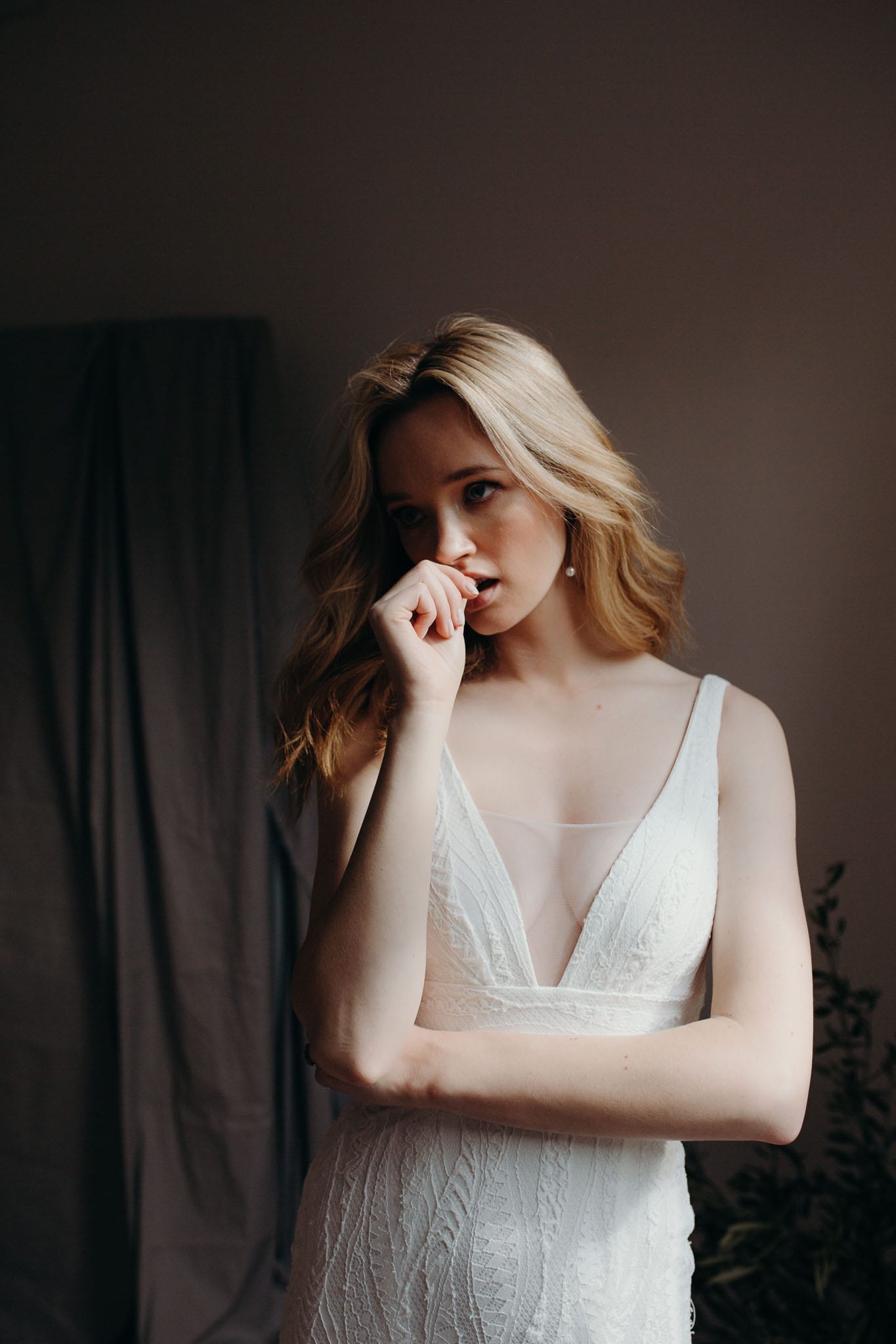 Daisy-Vera Maria-Wedding Dress-Lopdell-Portrait-CS100293