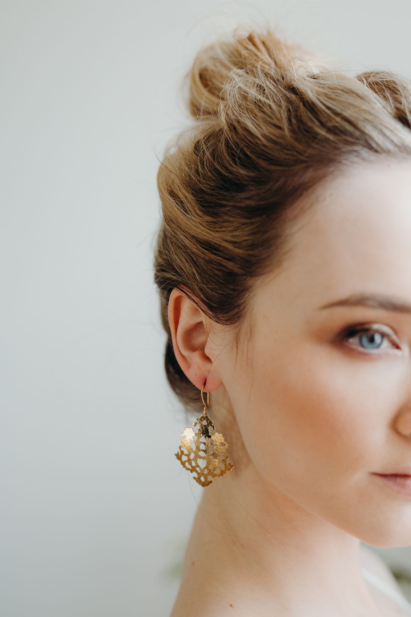 Solaris sunflake 18ct gold earring