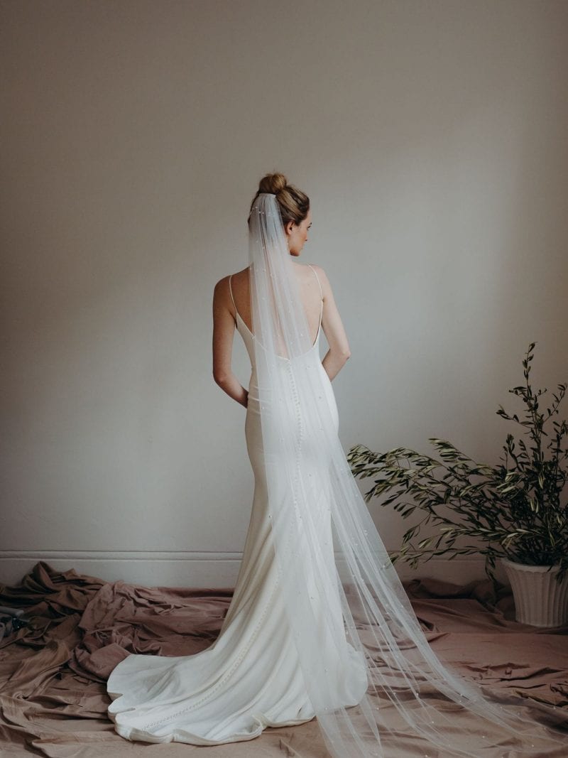 pearl minimalist veil