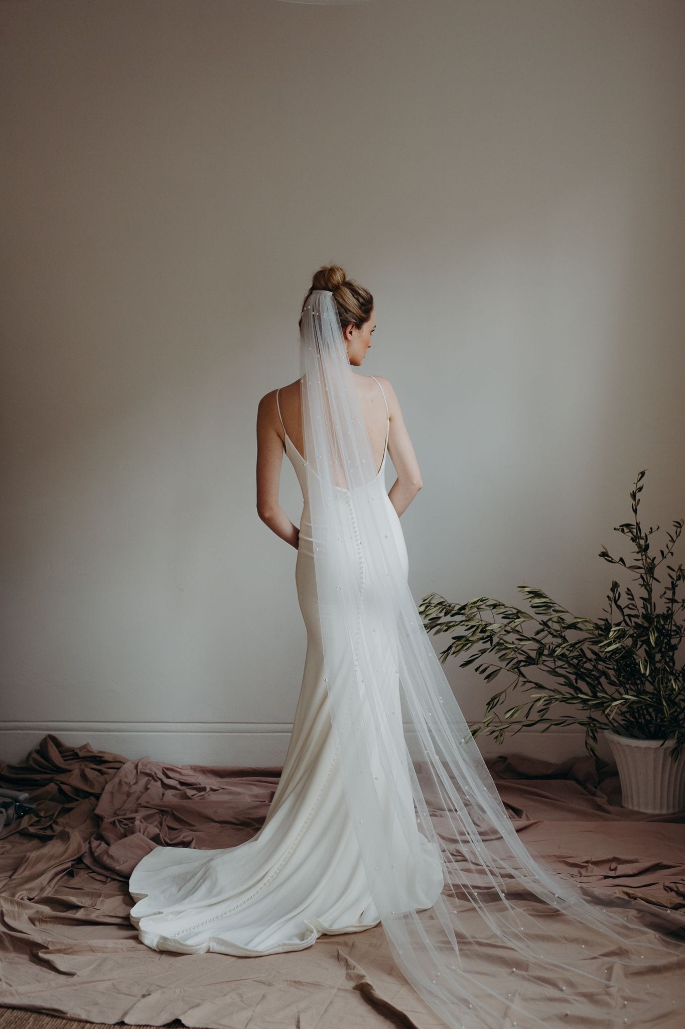 pearl minimalist veil