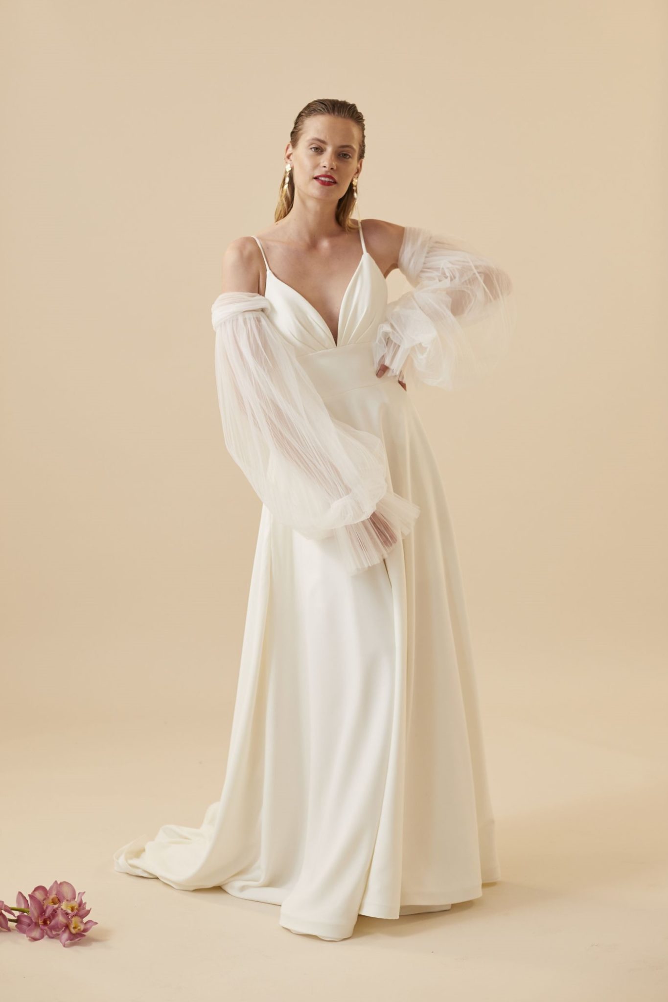 AccDaffodil-Neve-Pleated-Tulle-w-beaded-edge-veil_105698
