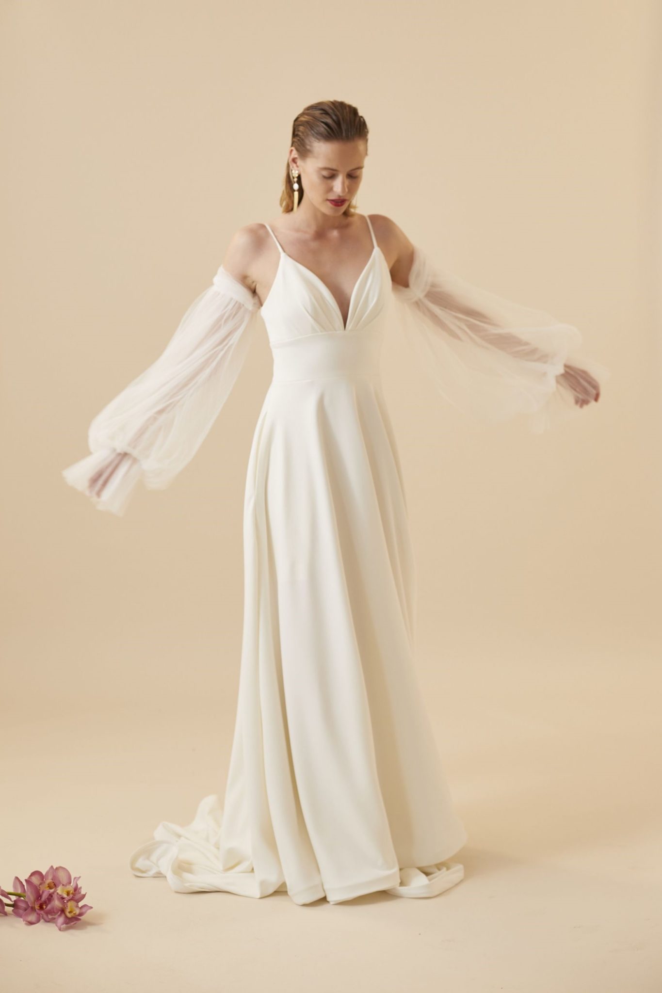 AccDaffodil-Neve-Pleated-Tulle-w-beaded-edge-veil_105702