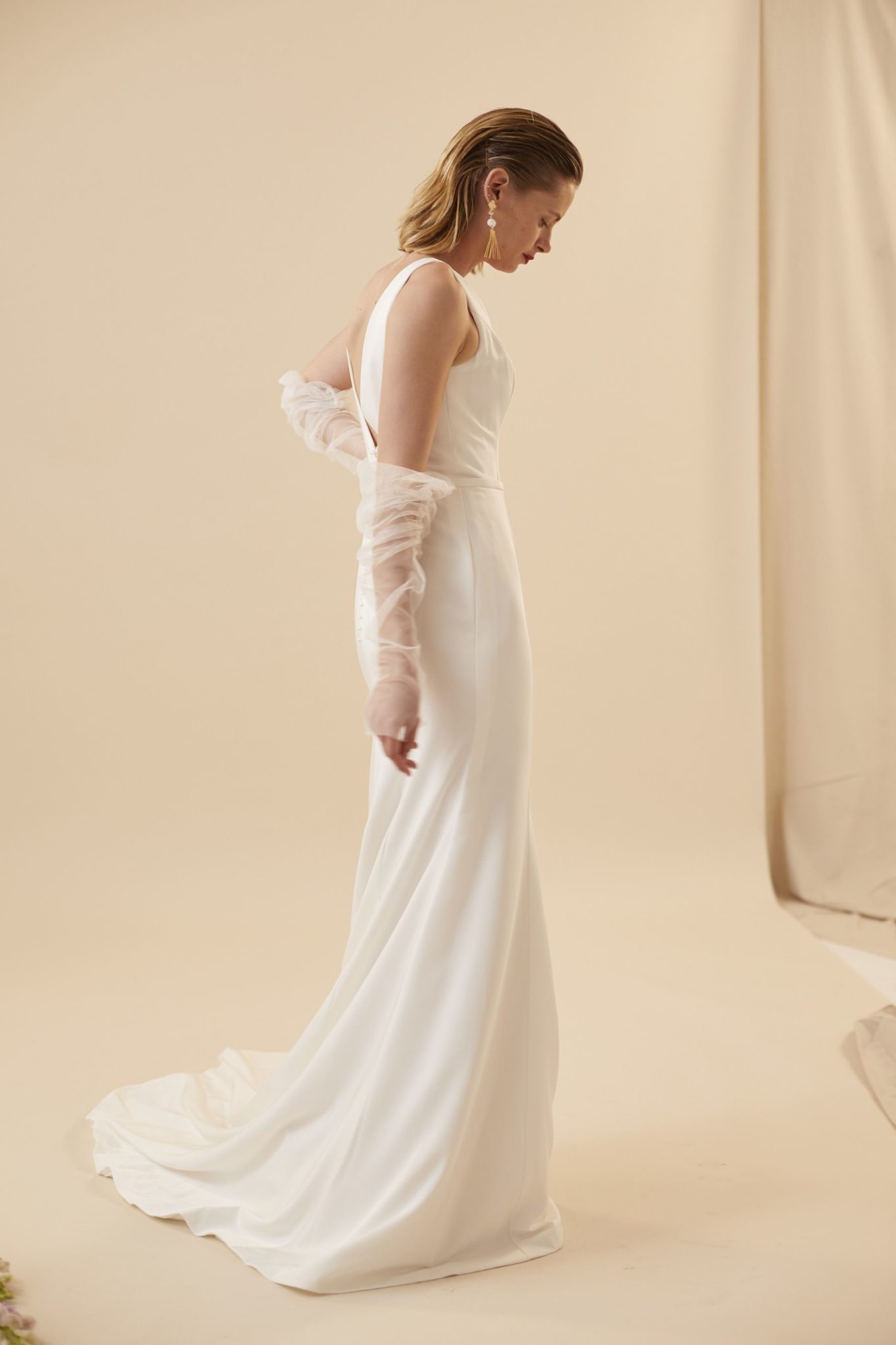 Rosie-Minimalist-w-Flume-Sleeves-Sephora-Veil_107804